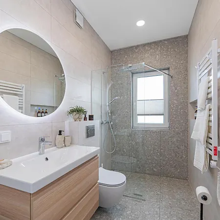 Charming 1 Bd By Domvia