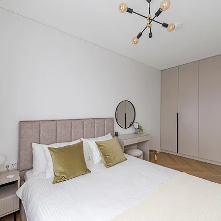 Charming 1 Bd By Domvia