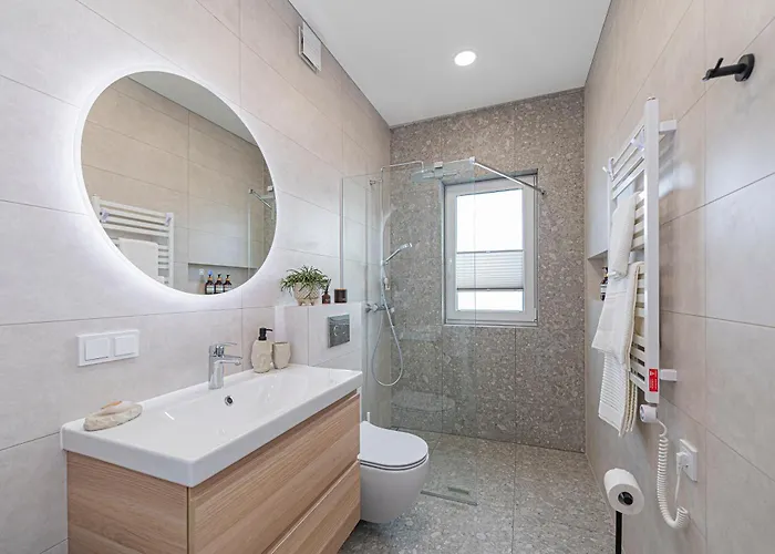 Charming 1 Bd By Domvia