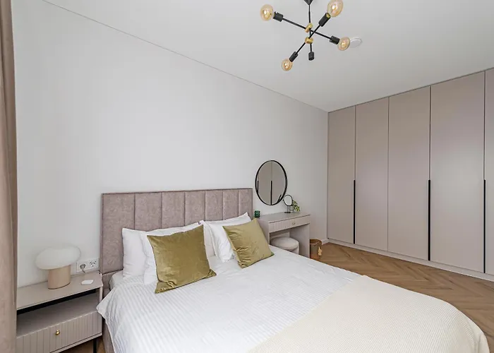 Charming 1 Bd By Domvia